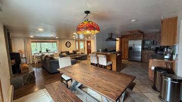 Smart TV, fireplace, books, music library