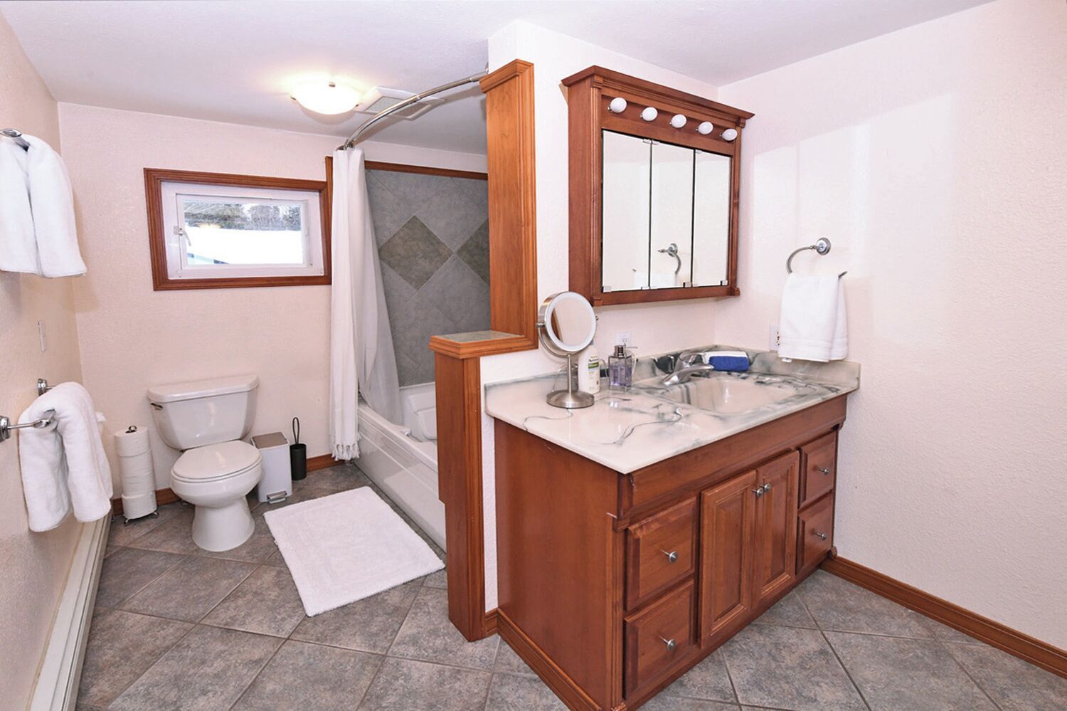 Shower, jetted bath, hair dryer, towels
