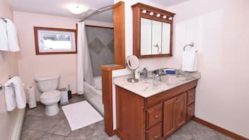Shower, jetted bath, hair dryer, towels