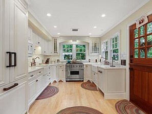 Mikrowelle, Ofen, Herdplatte, Geschirrspüler