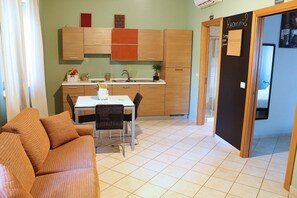 1 bedroom, minibar, blackout curtains, free WiFi - Colonna Rooms & Apartment  (Trani)