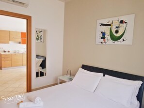 1 bedroom, minibar, blackout drapes, free WiFi - Colonna Rooms & Apartment  (Trani)