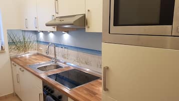 Căn hộ tiện nghi đơn giản | Bếp riêng | Tủ lạnh, lò vi sóng, lò nướng, bếp nấu