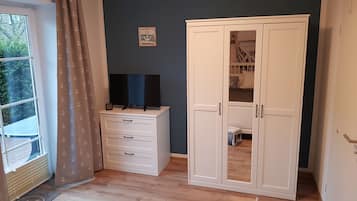 Comfort Apartment | 2 bedrooms, in-room safe, blackout curtains, free WiFi