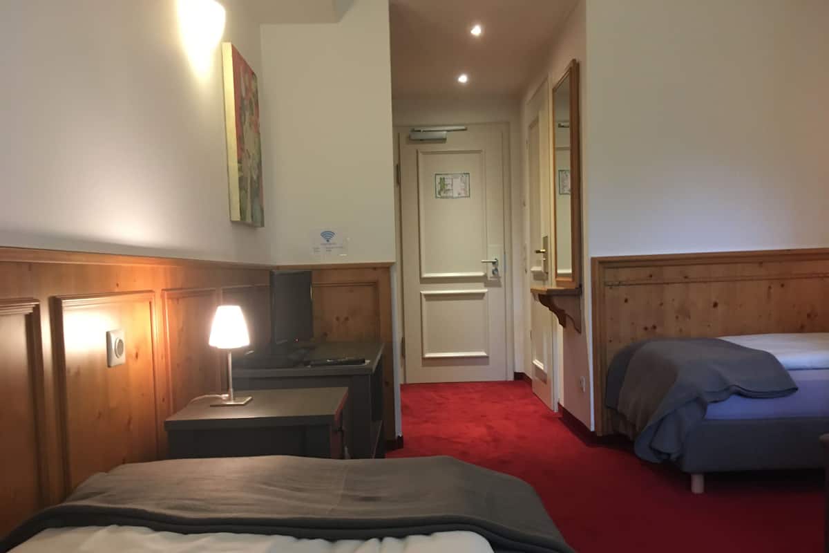 Hypo-allergenic bedding, minibar, laptop workspace, blackout curtains