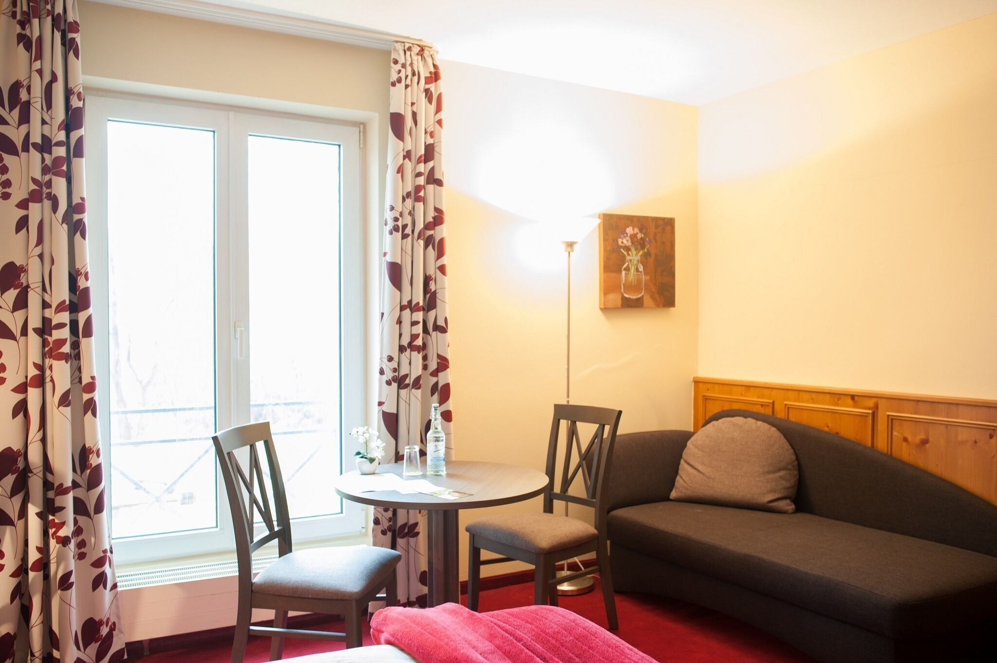 32-Zoll-Flachbildfernseher mit Satellitenempfang, Fernseher