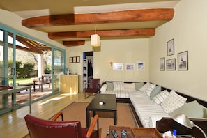 Family House, 3 Bedrooms, 2 Bathrooms, Mountainside (Chalet Vignarola) | Living area