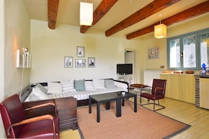 Familienhaus, 3 Schlafzimmer, 2 Bäder, Bergseite (Chalet Vignarola) | Wohnbereich | Fernseher