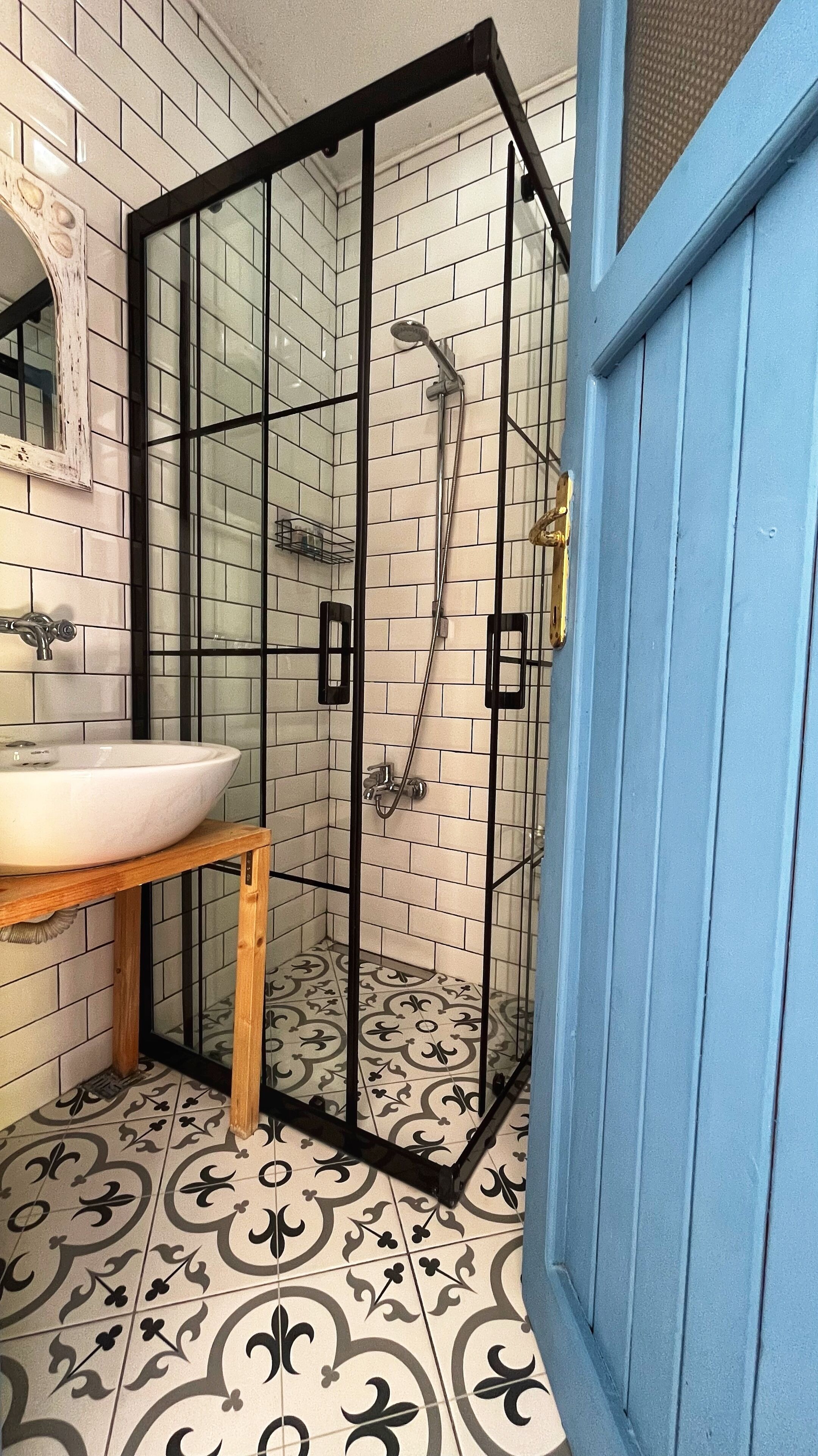 Standard Room, 1 Double Bed | Bathroom | Shower, hair dryer, towels