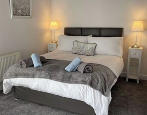 5 Schlafzimmer, Bügeleisen/Bügelbrett, kostenloses WLAN, Bettwäsche