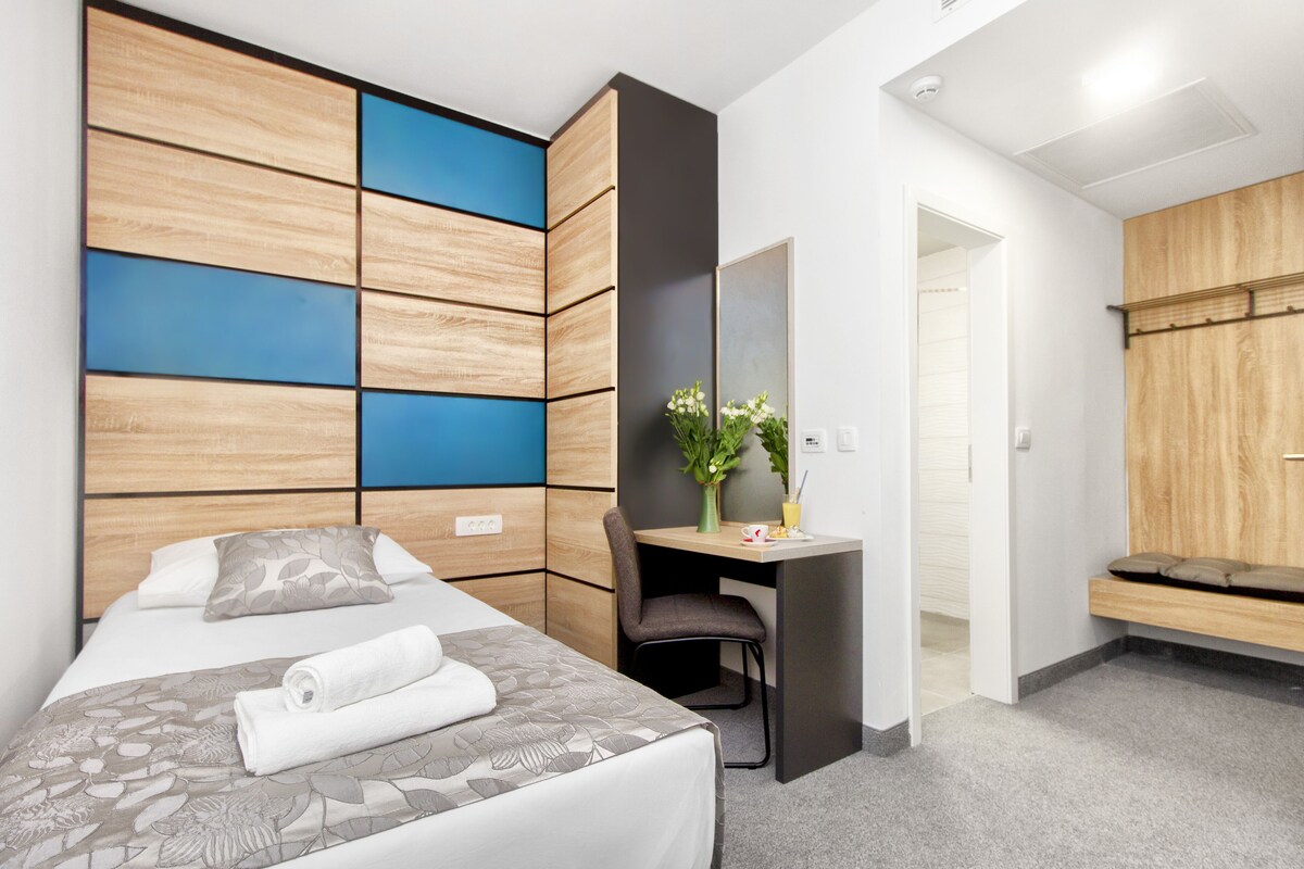 Desk, laptop workspace, free WiFi, bed sheets