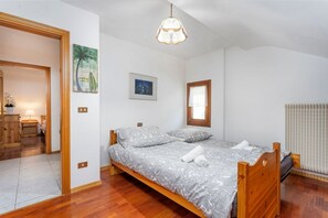 2 bedrooms, iron/ironing board