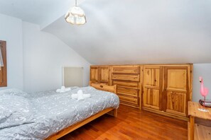 2 bedrooms, iron/ironing board - GuestHost - Central apartment Monte Piesnig view (Tarvisio)
