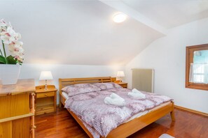 2 bedrooms, iron/ironing board