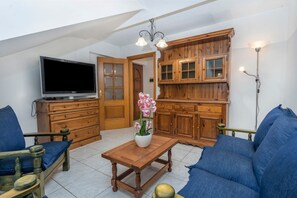 TV - GuestHost - Central apartment Monte Piesnig view (Tarvisio)
