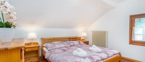 2 bedrooms, iron/ironing board