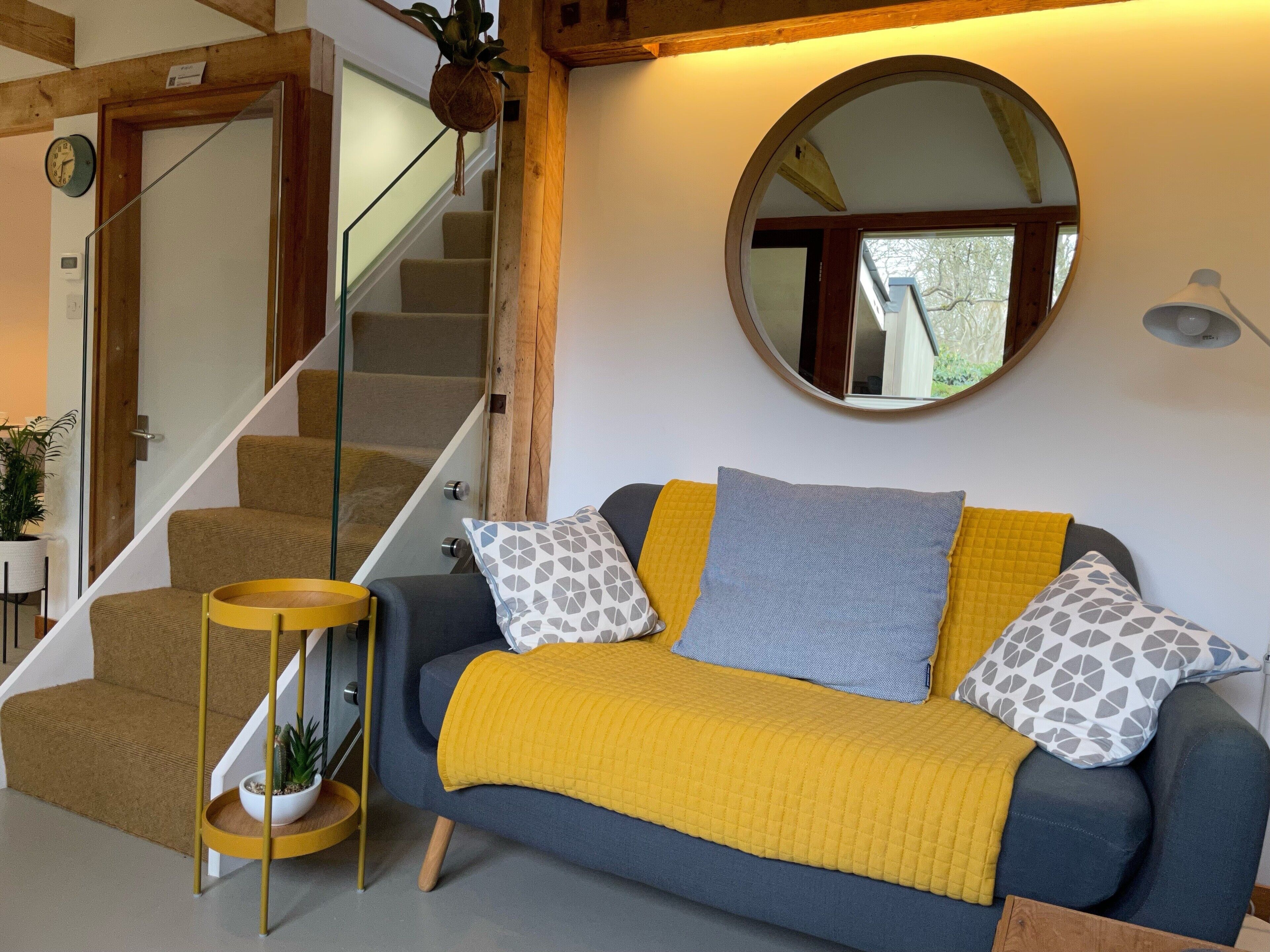 智能電視、足球機、書籍