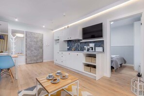 1 slaapkamer, een strijkplank/strijkijzer, wifi, beddengoed