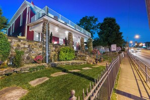 Exterior - Historic Branson Hotel ~ Downtown ~The Quiet Quilt (Branson)