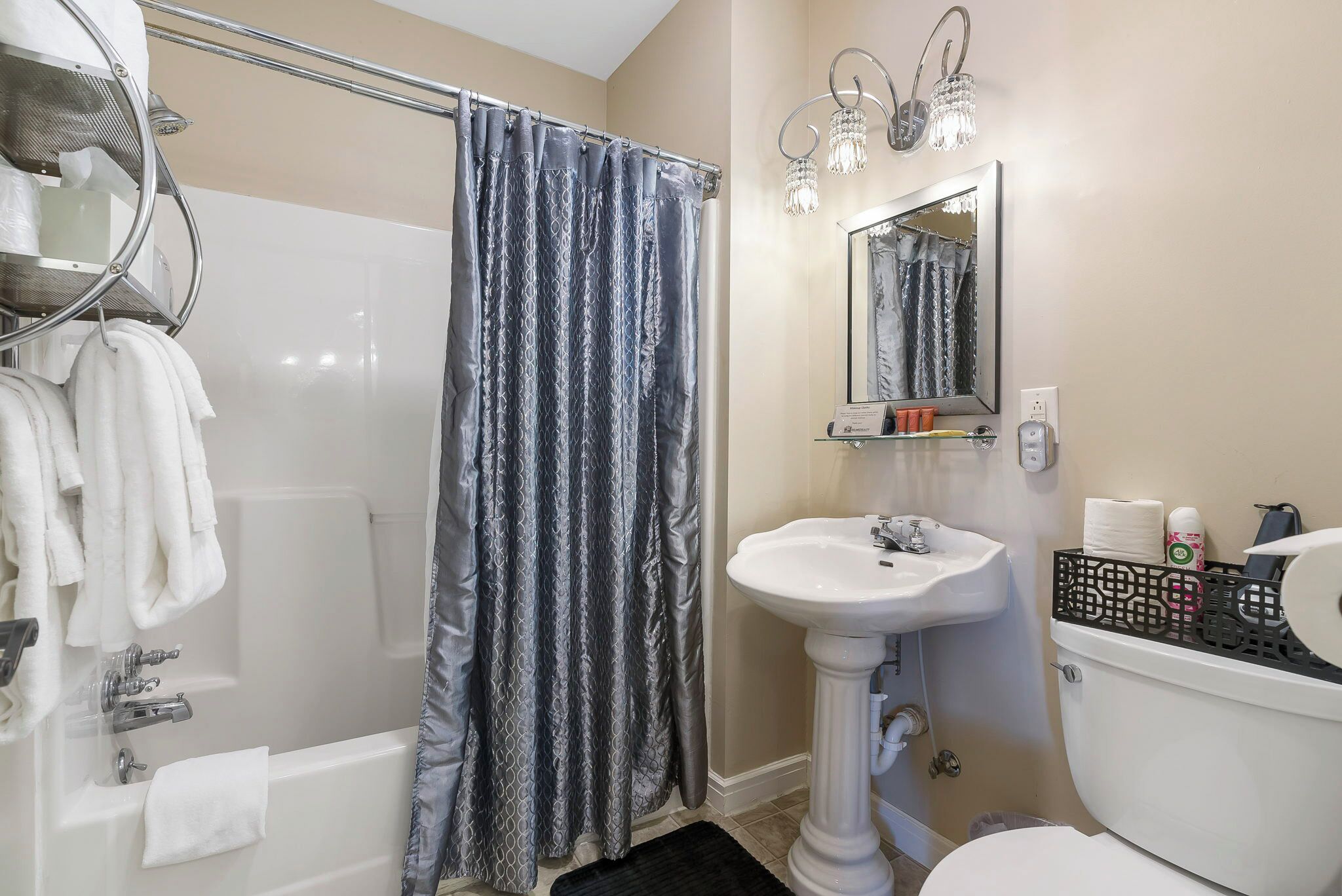 Historic Branson Hotel ~ Downtown ~ Haven Suite