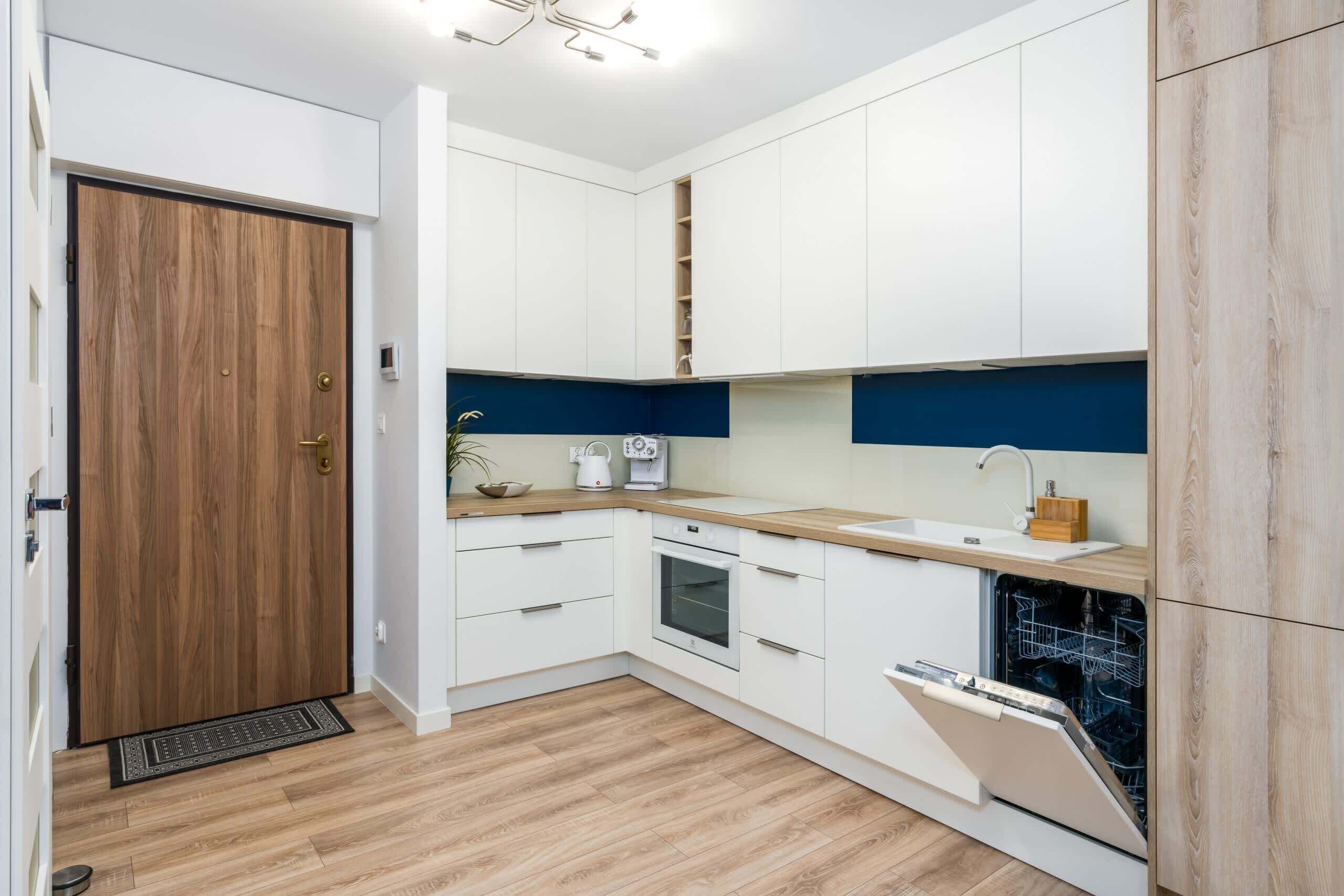 Refrigerador, horno, placa de cocina, lavavajillas