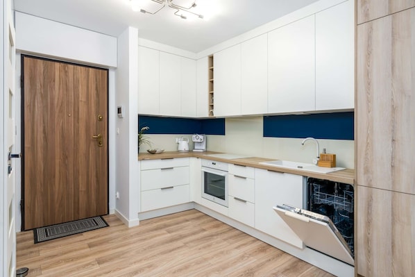 Kühlschrank, Ofen, Herdplatte, Geschirrspüler