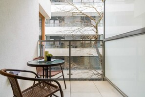 Property grounds - Wenecjańska 7 Poznań | Unique 1-bedroom Apartment | Parking & Balcony (Poznan)