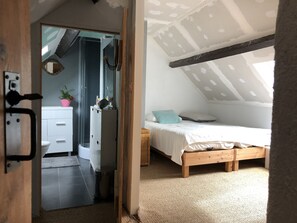 2 bedrooms, free WiFi - Quiet country house in a green setting (Morlhon-le-Haut)