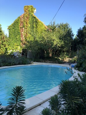 Outdoor pool - Quiet country house in a green setting (Morlhon-le-Haut)