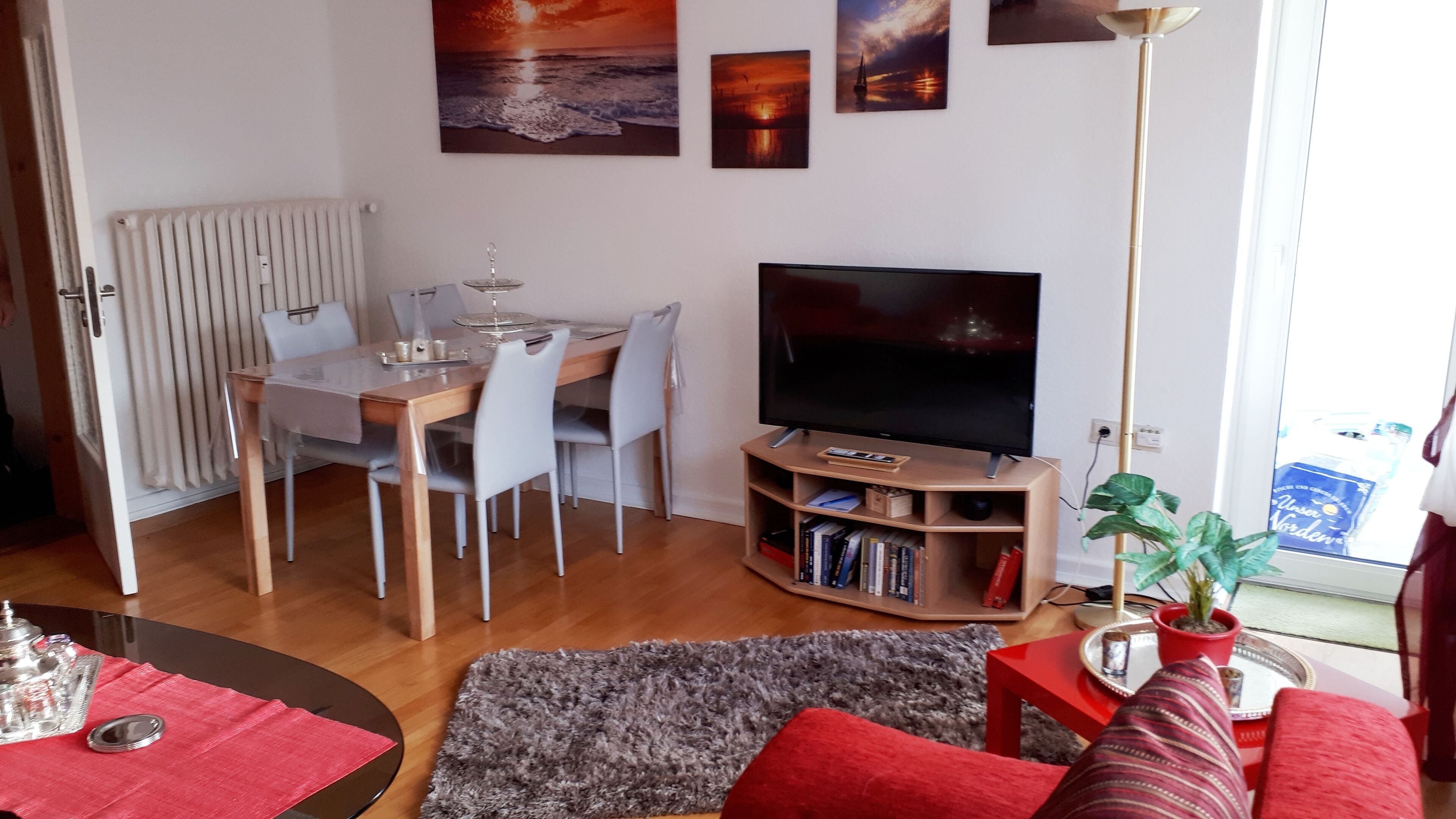 Cozy and modern 3 room apartment with parking space & balcony close to the city.