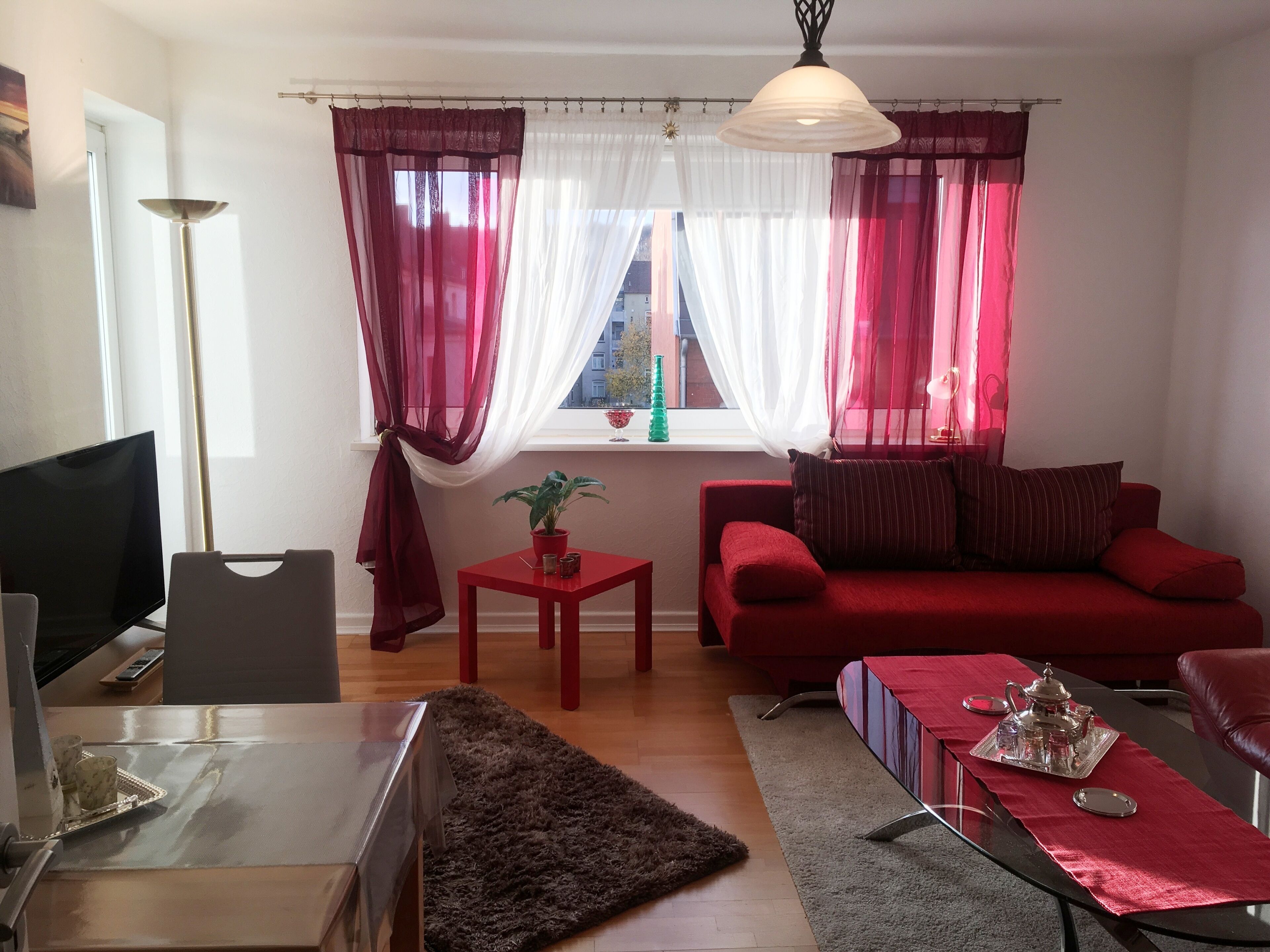 Cozy and modern 3 room apartment with parking space & balcony close to the city.