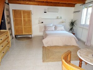 1 chambre, fer et planche Ă repasser, Wi-Fi gratuit, draps fournis