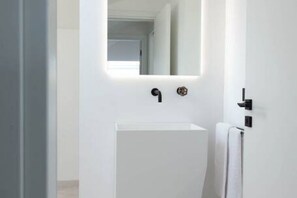 Doccia, asciugacapelli, bidet, asciugamani