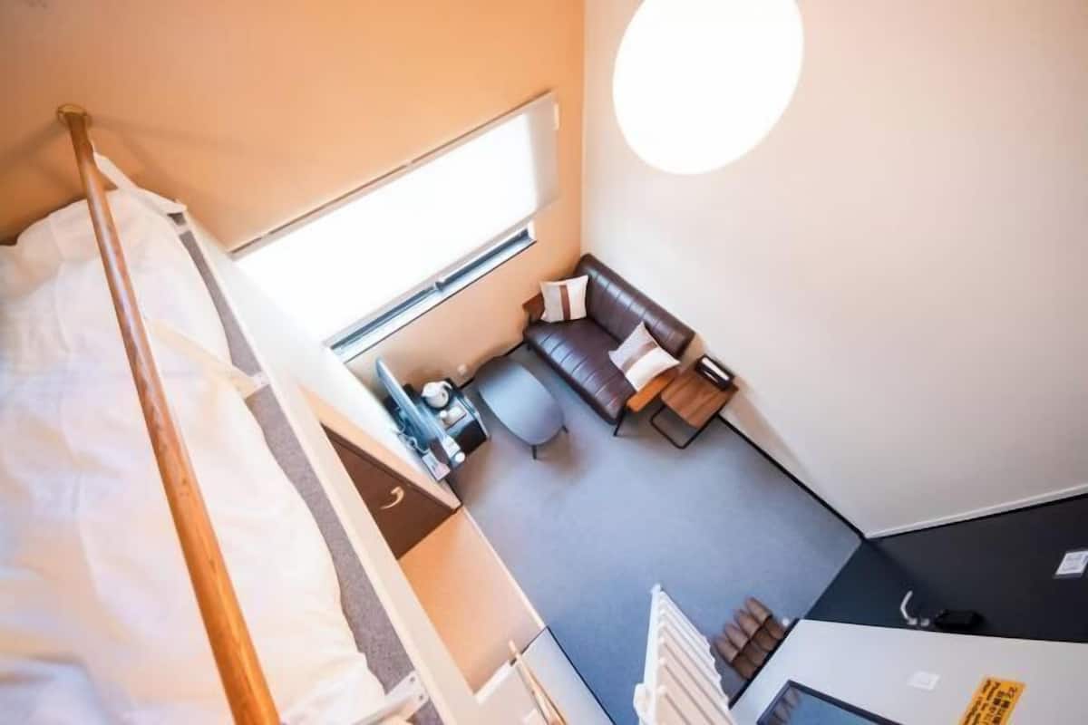 Decoración personalizada, muebles diferentes y wifi gratis