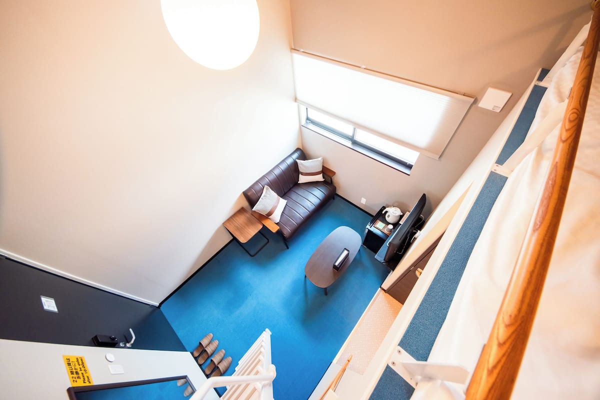 Double Room 206 | Decoración personalizada, muebles diferentes y wifi gratis