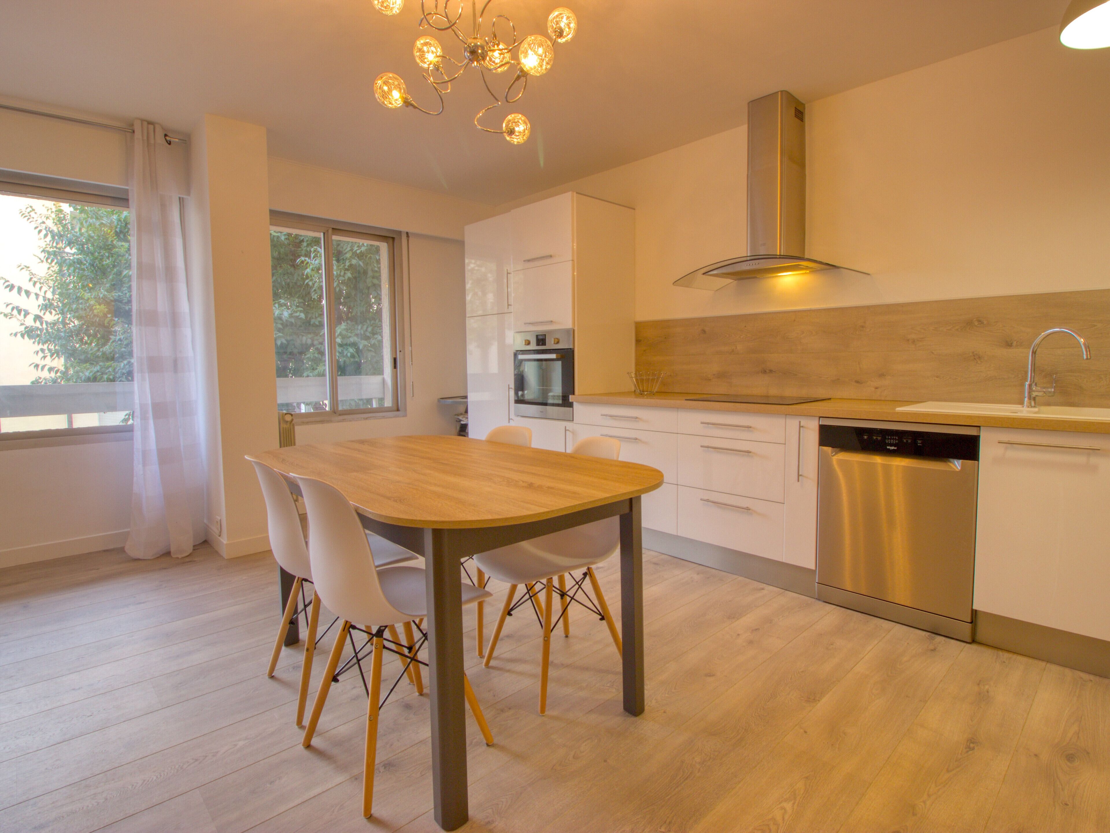 Réfrigérateur, micro-ondes, four, lave-vaisselle