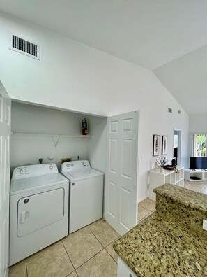 Interior - 310D - Boca Retreat w/ Pool, Parking, Near Evert Tennis & Shops (Boca Raton)