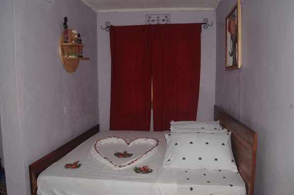 1 habitación, tabla de planchar con plancha, wifi y ropa de cama 