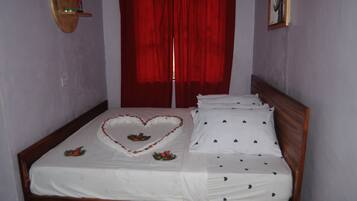 1 habitación, tabla de planchar con plancha, wifi y ropa de cama
