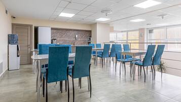 Full-sized fridge, microwave, cookware/dishes/utensils