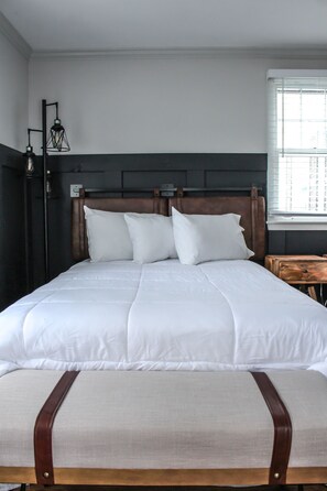 1 bedroom, iron/ironing board, free WiFi, bed sheets - The Anderson Room at the Fairhaven Inn (Albion)