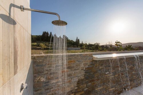 Stunning 4-bed Villa in Samos