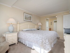 3 bedrooms, iron/ironing board, Internet - Direct Oceanfront With a Pool! (Ocean City)