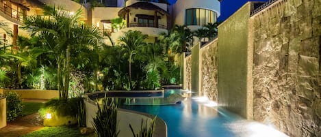 Outdoor pool, a heated pool