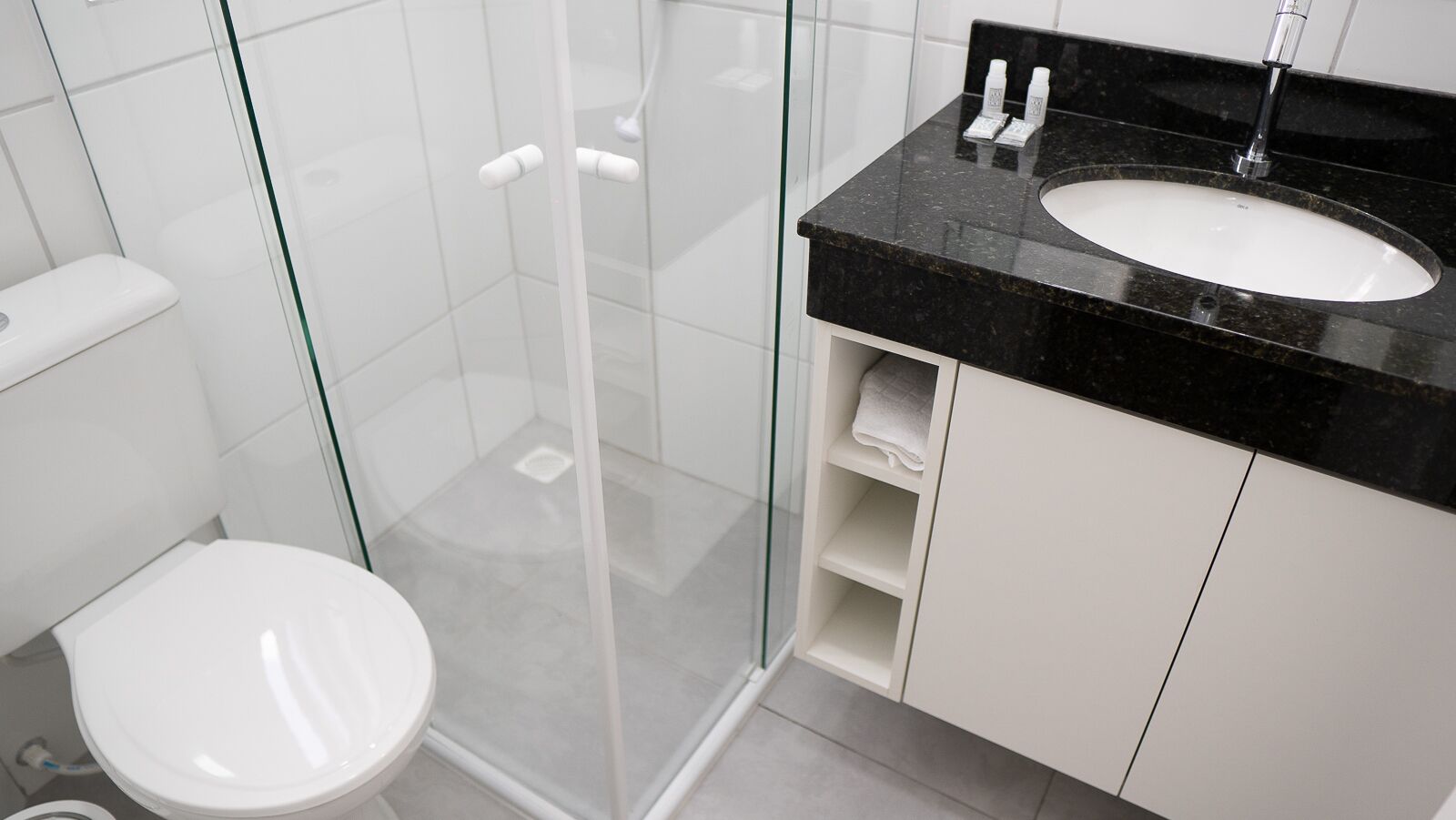 standard double room | desk, free wifi, bed sheets