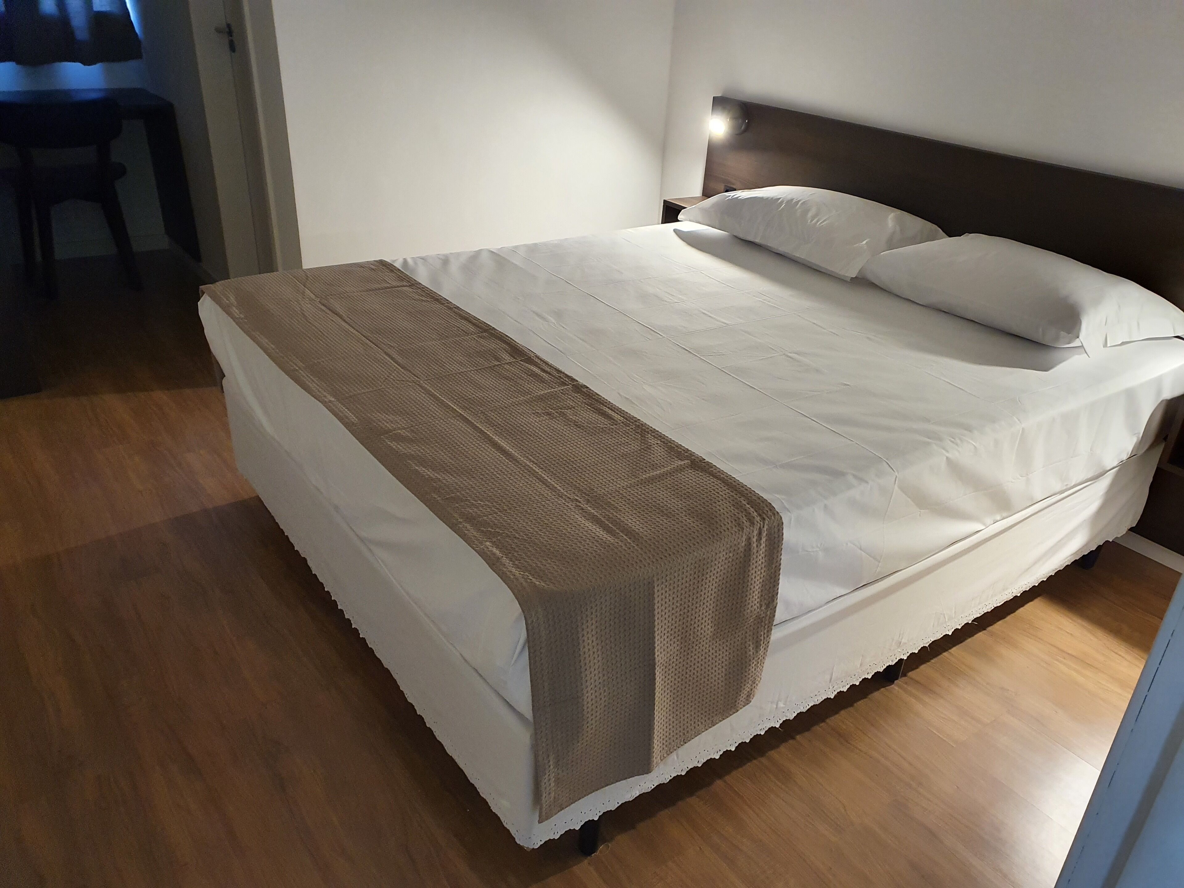 standard double room | desk, free wifi, bed sheets