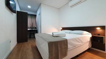 Standard Double Room | Desk, free WiFi, bed sheets