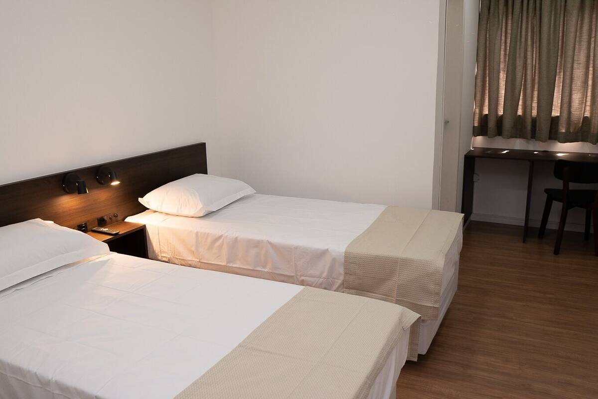 basic twin room | desk, free wifi, bed sheets