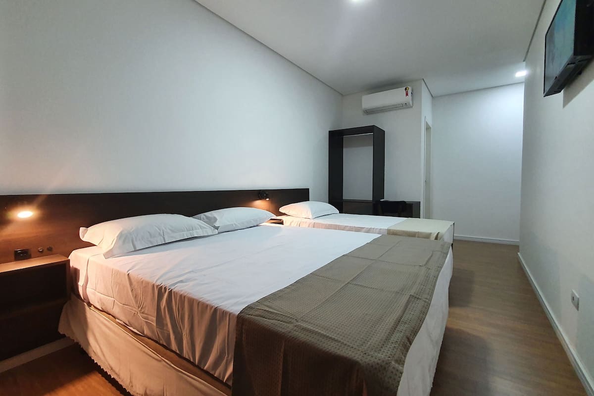 family triple room | desk, free wifi, bed sheets