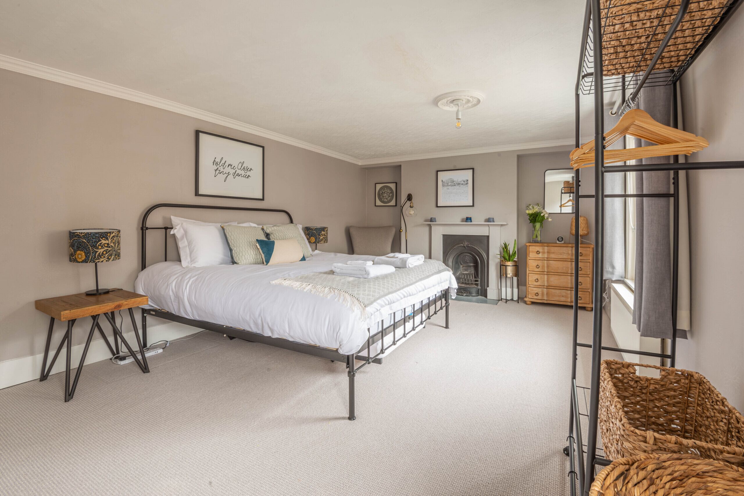 4 bedrooms, iron/ironing board, free WiFi, bed sheets